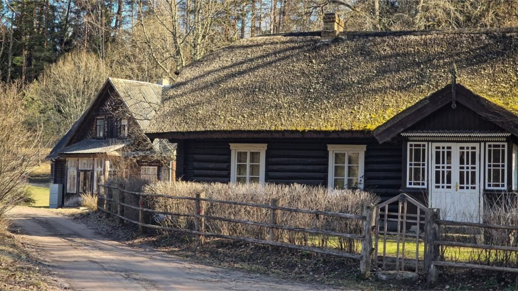 Paradinis kaimo pastatas