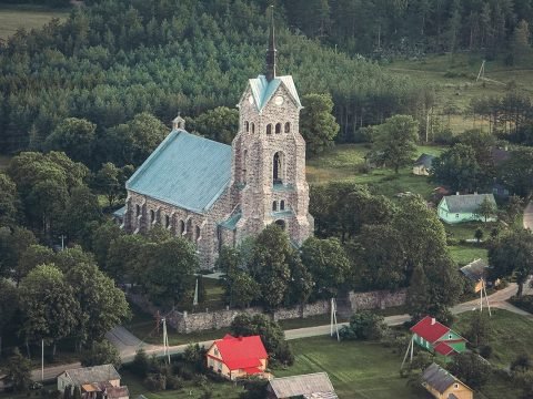 Salakas – kur akmeninė bažnyčia saugo krašto dvasią