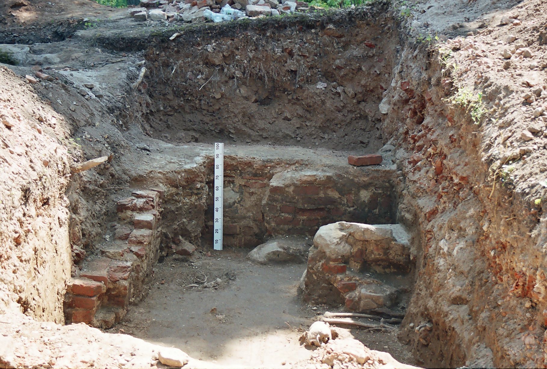 Dubingių piliavietė (Molėtų r.) buvusiųjų bažnyčių archeologiniai tyrimai