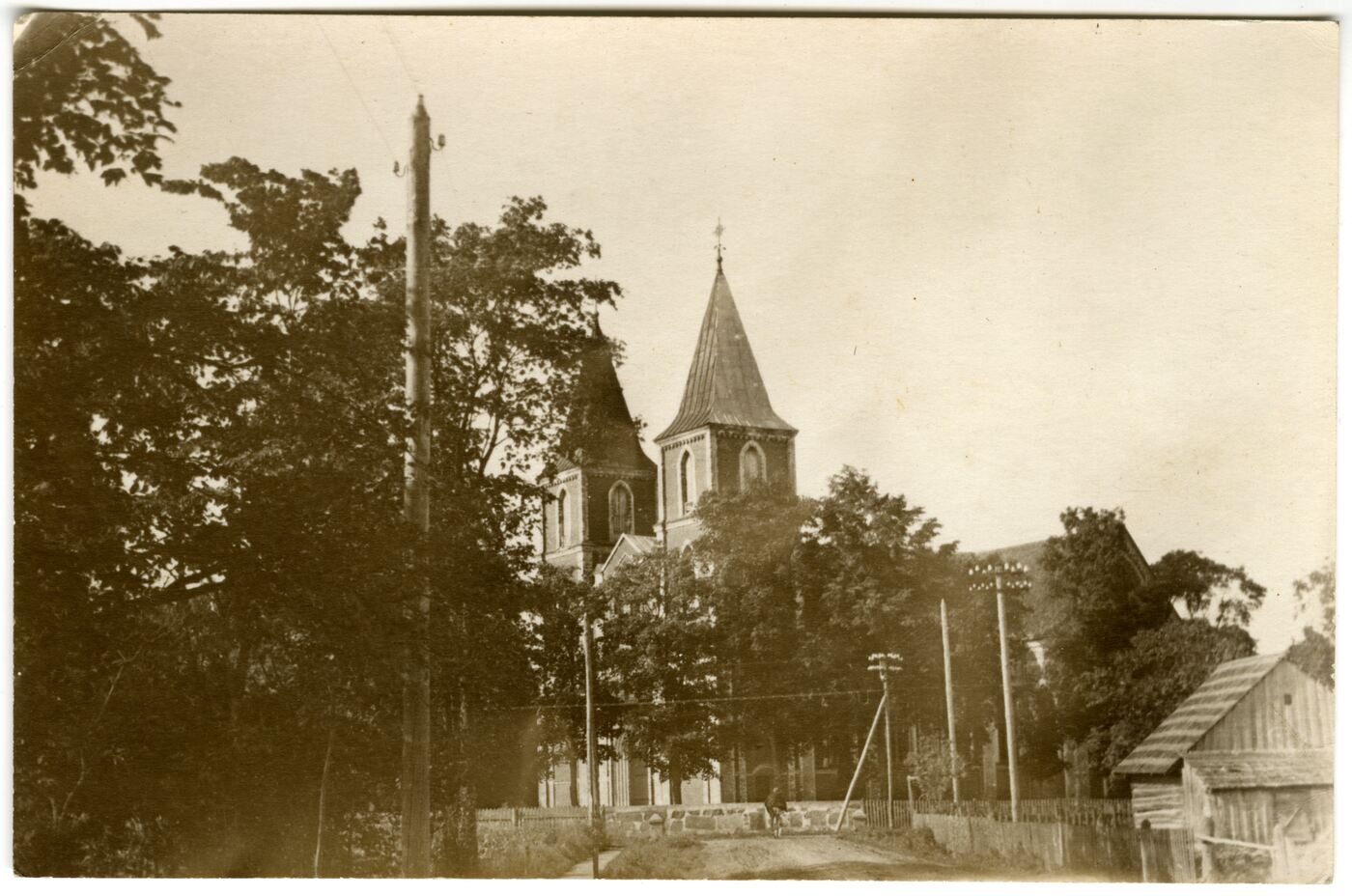 Papilė. Miestelio su bažnyčia panorama