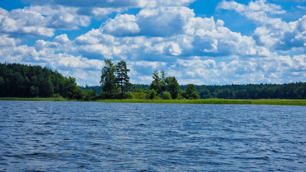 Nedidelė salelė priešais Birutės salą