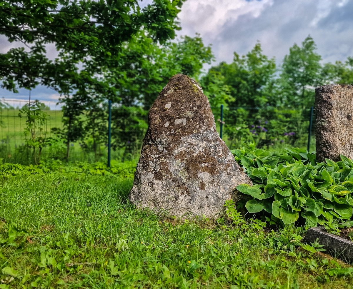 Intuponių akmuo, vad. Užkeikta merga