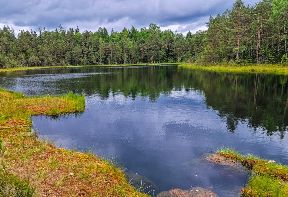Piktežeris – ežeras, prarijęs karalienę
