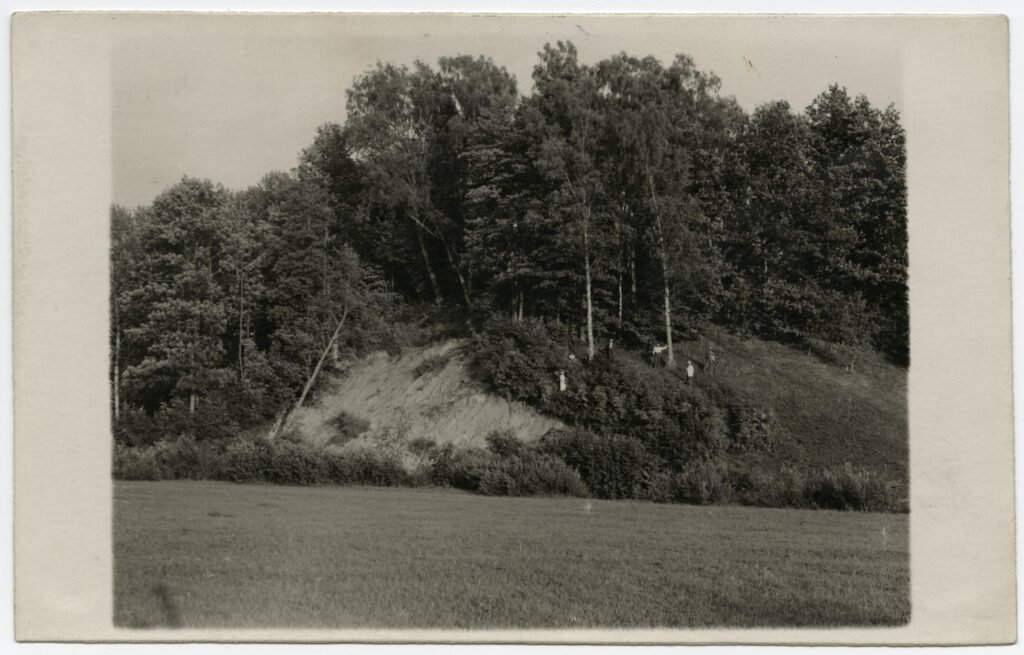 Apuolės piliakalnio fotografijos