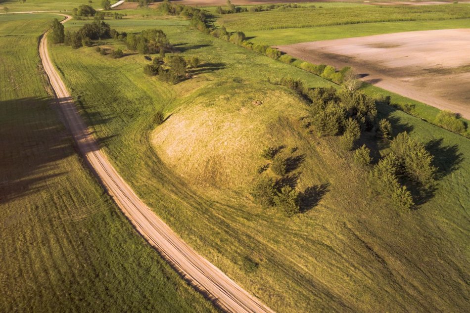 Akvieriškės piliakalnis
