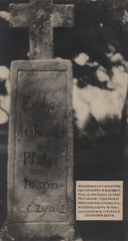 1831 m. sukilimo dalyvės Emilijos Pliaterytės antkapinis paminklas Kapčiamiesčio senosiose kapinėse