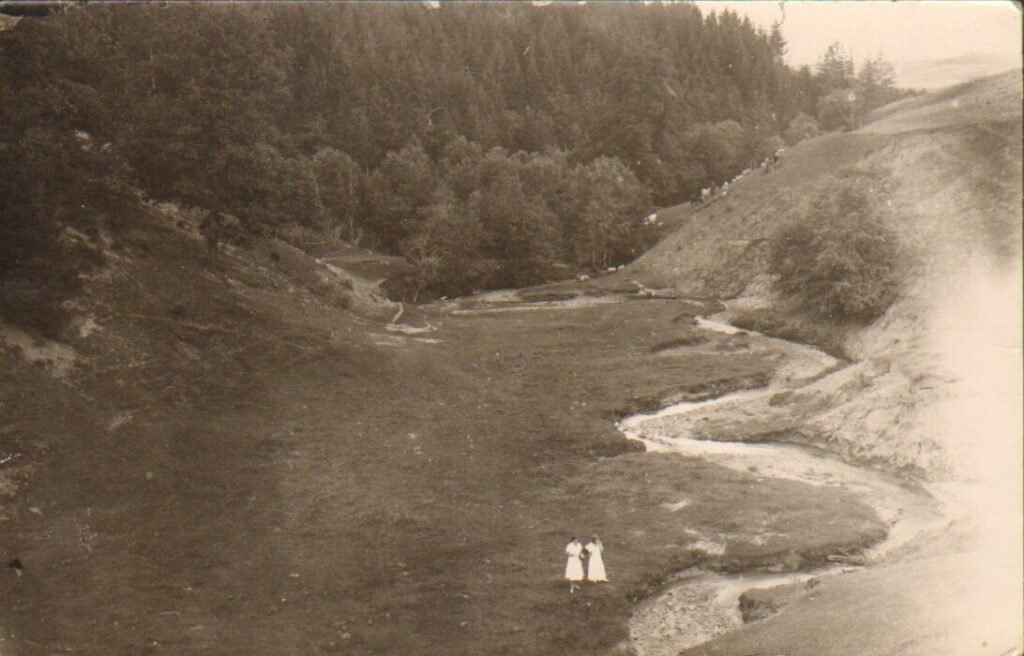 Mokytojos prie Kernavėlės