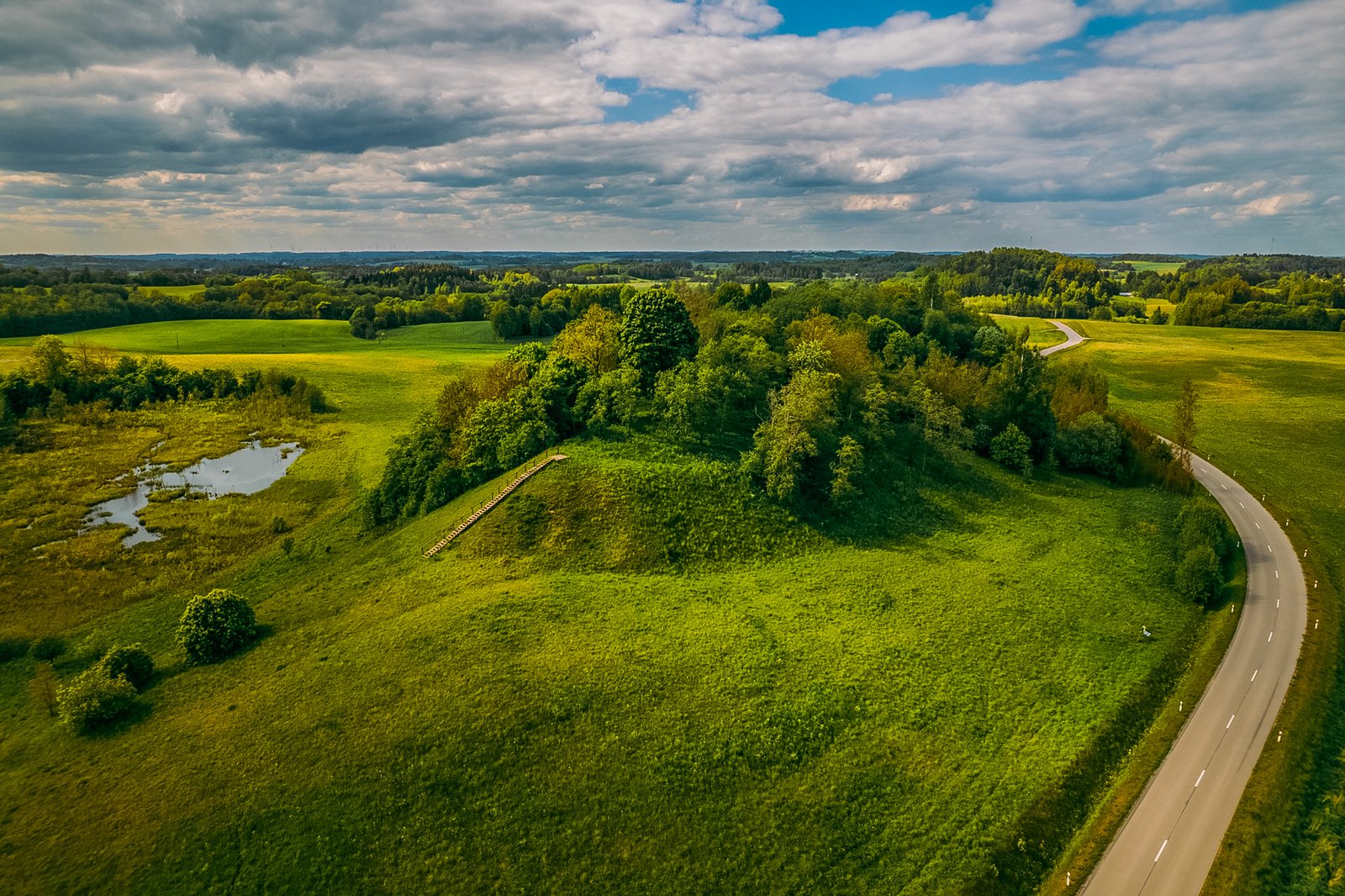 Kalvalių piliakalnis