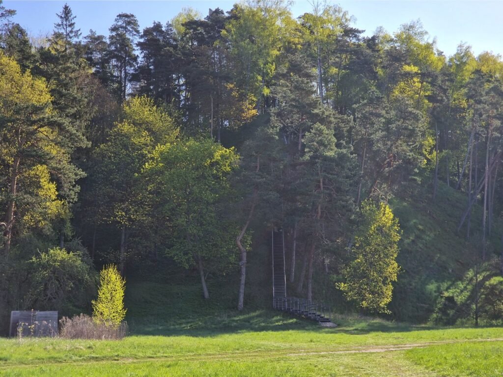 Senųjų lietuvių šventvietė Rambynkalnis