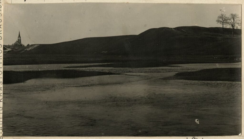 Švėtės upelis bei dalis Žvelgaičio piliakalnio