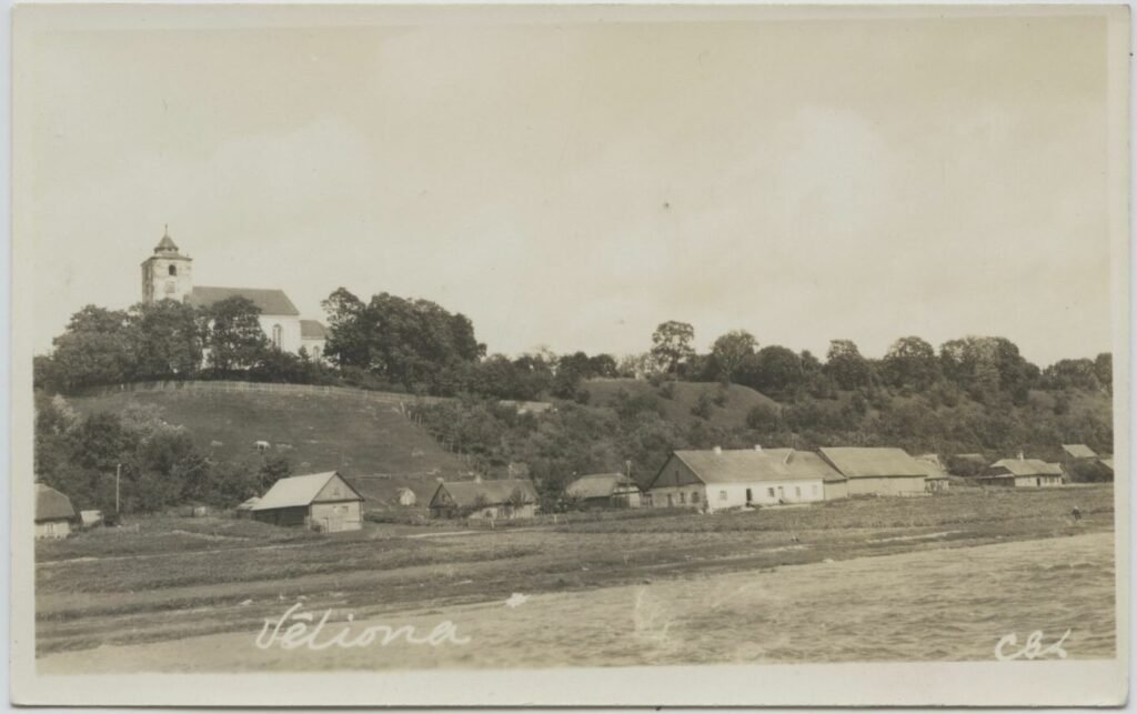 Veliuonos panorama su Švč. Mergelės Marijos Ėmimo į dangų bažnyčia