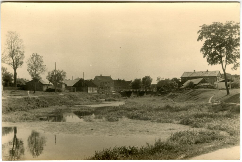 Žagarė. Miesto panorama ir Švėtės upės slėnis nuo Senosios Žagarės katalikų bažnyčios link Naujosios Žagarės