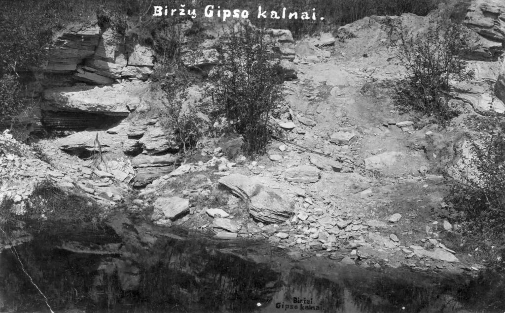 Karstinė įgriuva Biržų rajone