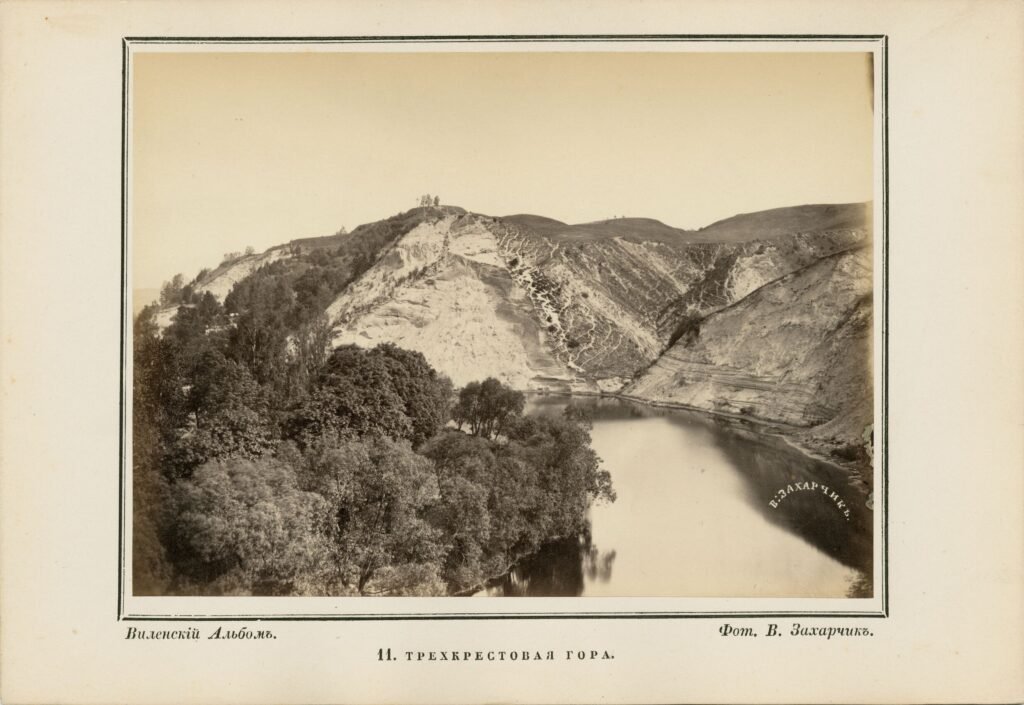Trijų kryžių kalnas. Fotografija iš „Vilniaus albumo”.