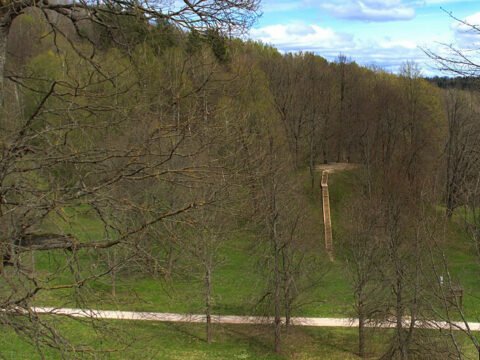 Karmazinų piliakalnis – senųjų Karmazinų apylinkių atmintis