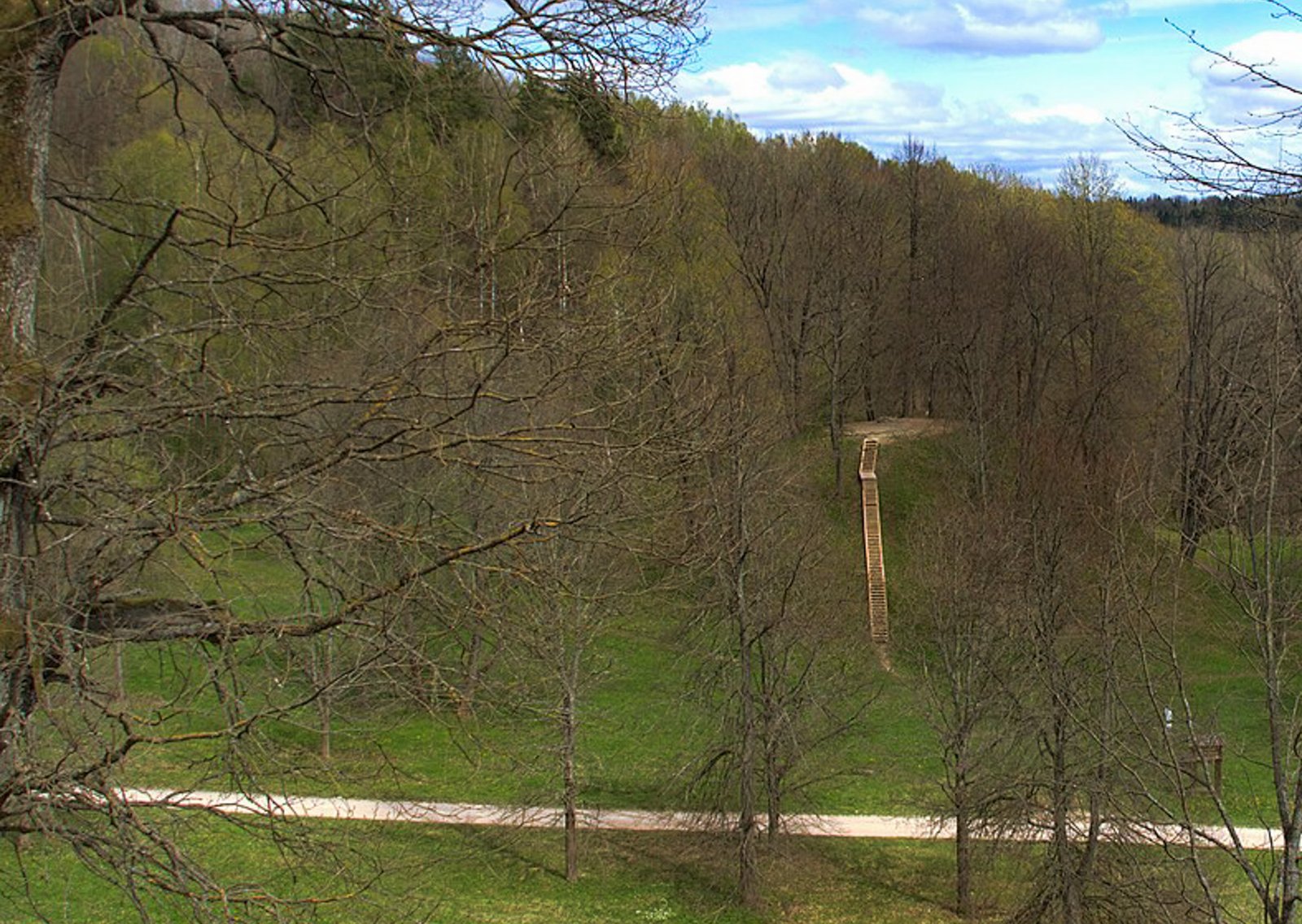 Karmazinų piliakalnis