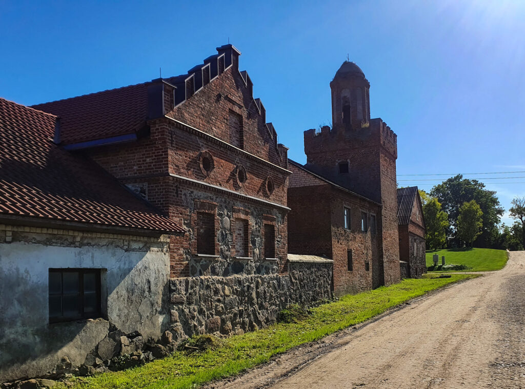 Aštriosios Kirsnos dvaro pastatai